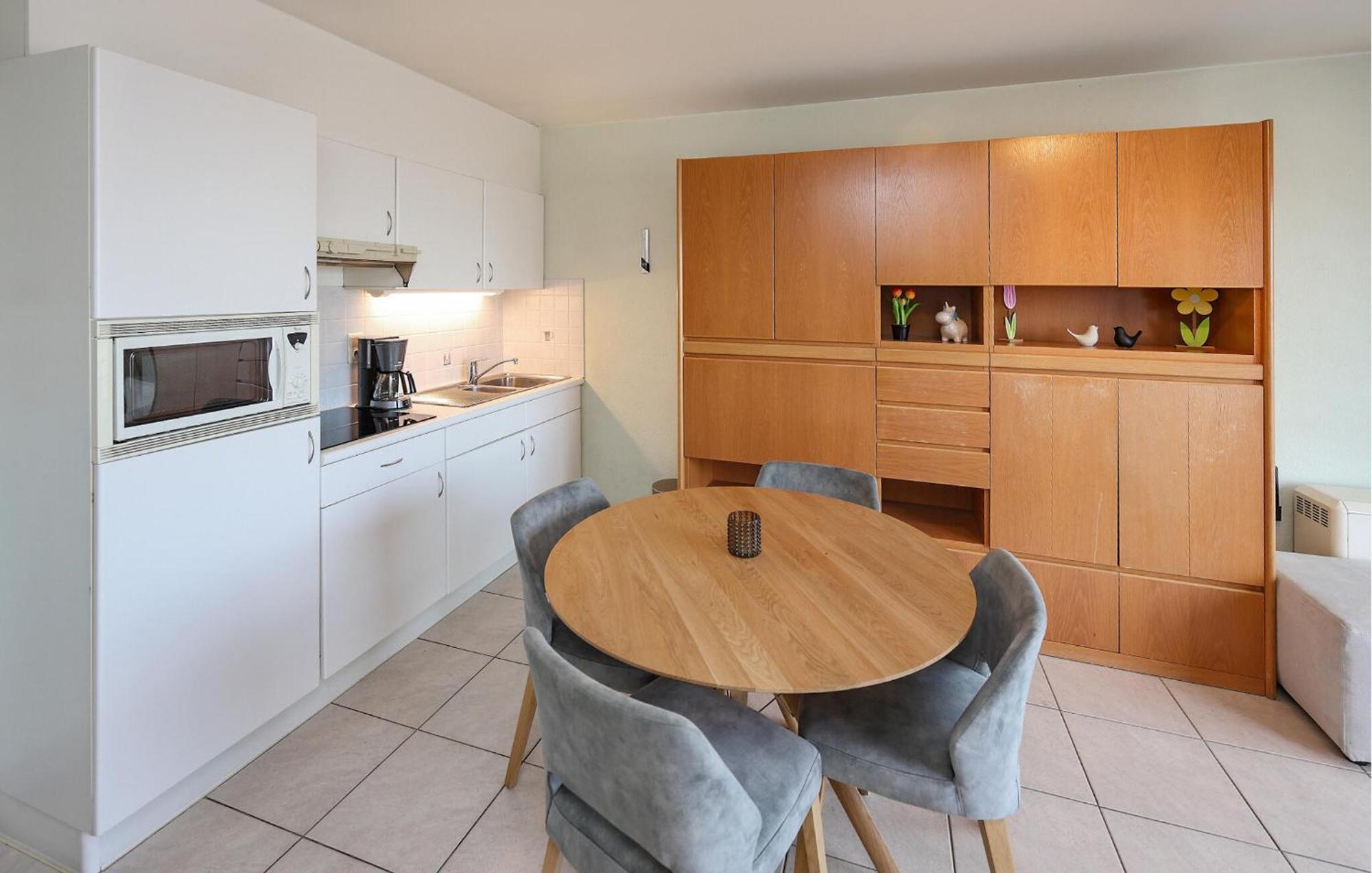 Awesome Apartment In Oostende With House Sea View ภายนอก รูปภาพ